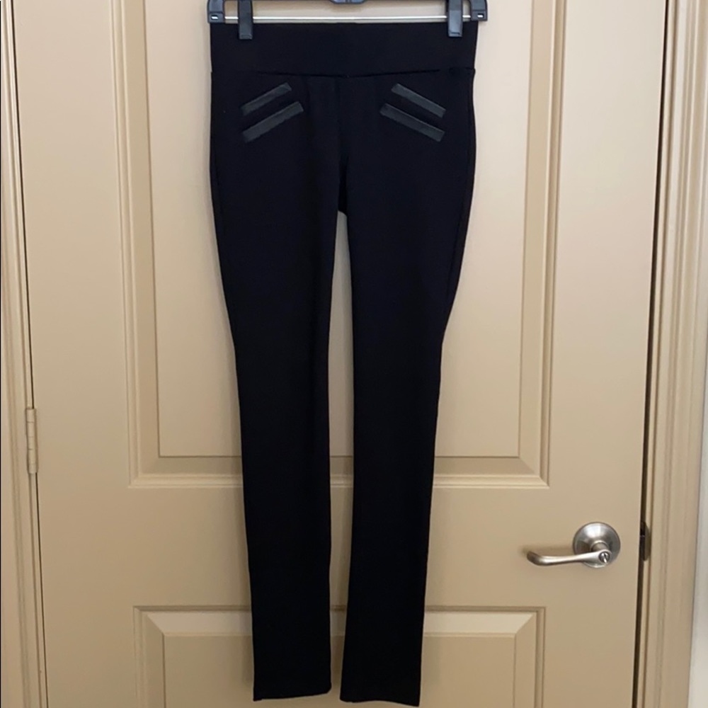 Candie’s - blk cotton stretch pnts w/pleather trim